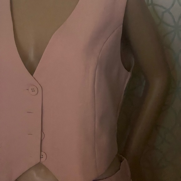 Pink Bermudas with a relaxed fit and high-waisted design - Picture 3 of 9